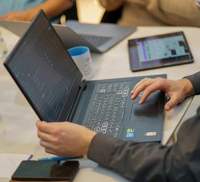 arbeiten mit dem laptop