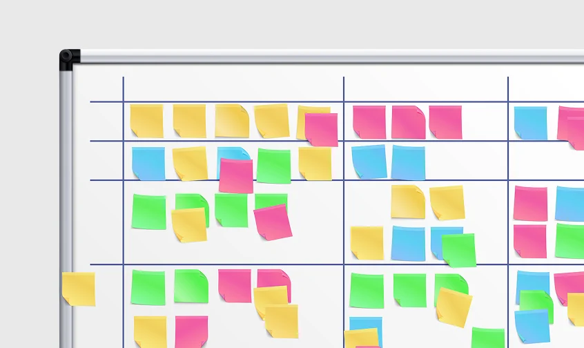 Whiteboard mit bunten Haftnotizen für Projektplanung und Strategieentwicklung