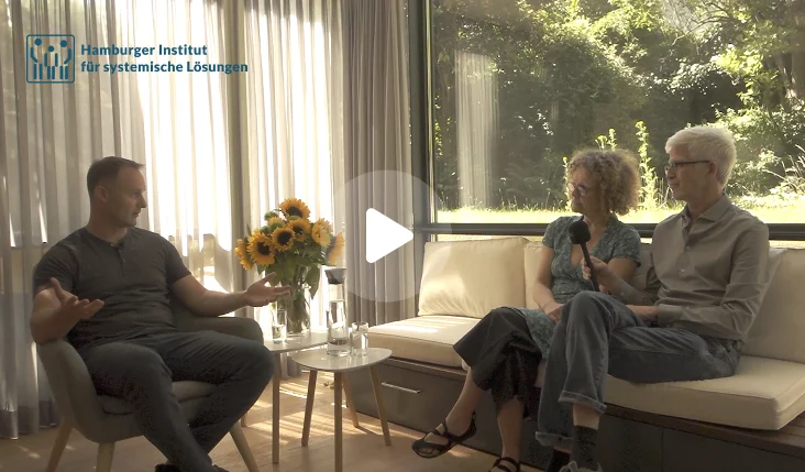 Interview mit dem Hamburger Institut für systemische Lösungen, Gespräch von Toni Frisch mit zwei Vertretern des Instituts über die Zusammenarbeit mit der SEO Agentur SEO Revolution