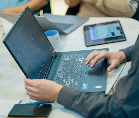 SEO Analyse und Optimierung auf einem Laptop im Rahmen der SEO Betreuung