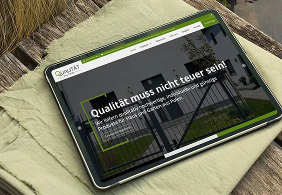 Mockup Darstellung eines Tablets, wo die Webseite Qualität aus Polen geöffnet ist