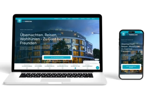 Laptop und Smartphone zeigen eine Hotelbuchungsseite mit modernem Webdesign