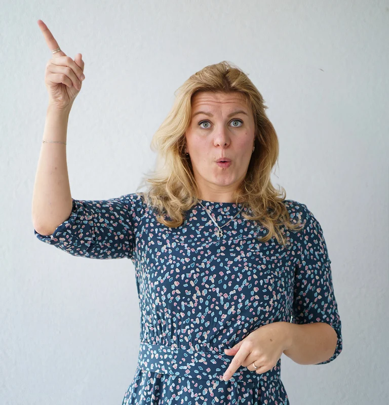 valeria frisch zeigefinger